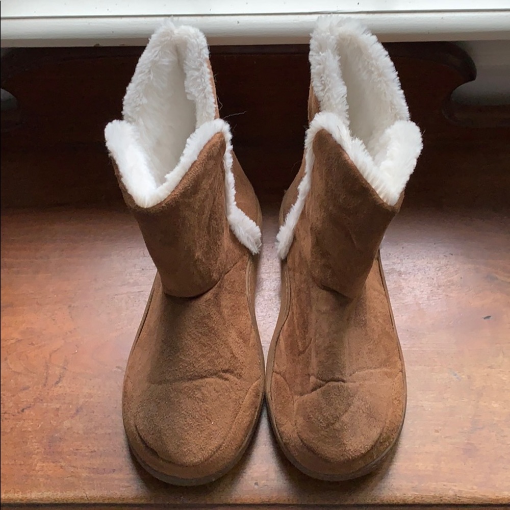 Faux fur lined boots